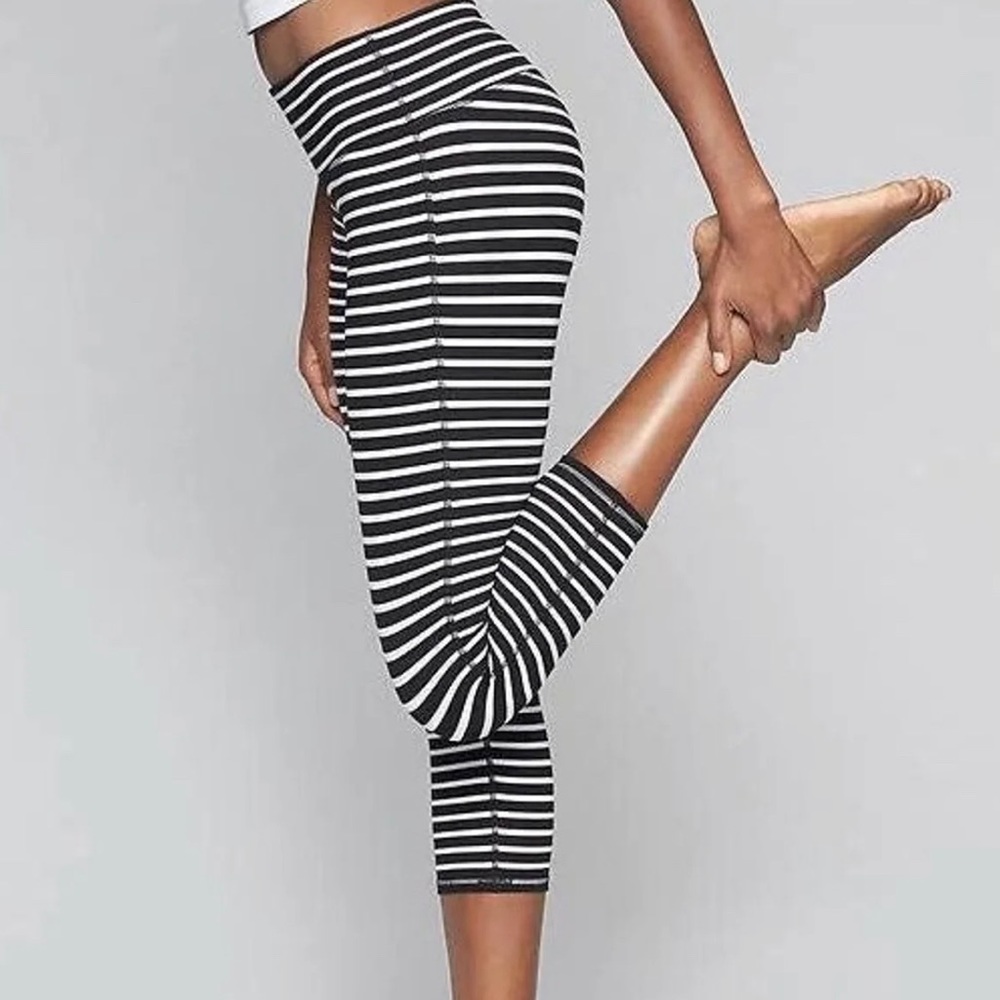 🖤Athleta Navy White Striped Capri Leggings Size S